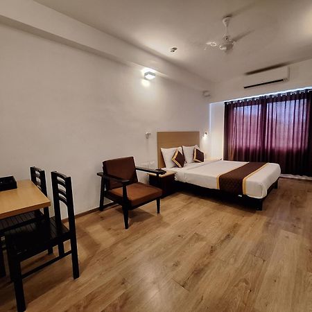 Hotel B R Regency Thiruvananthapuram Eksteriør bilde