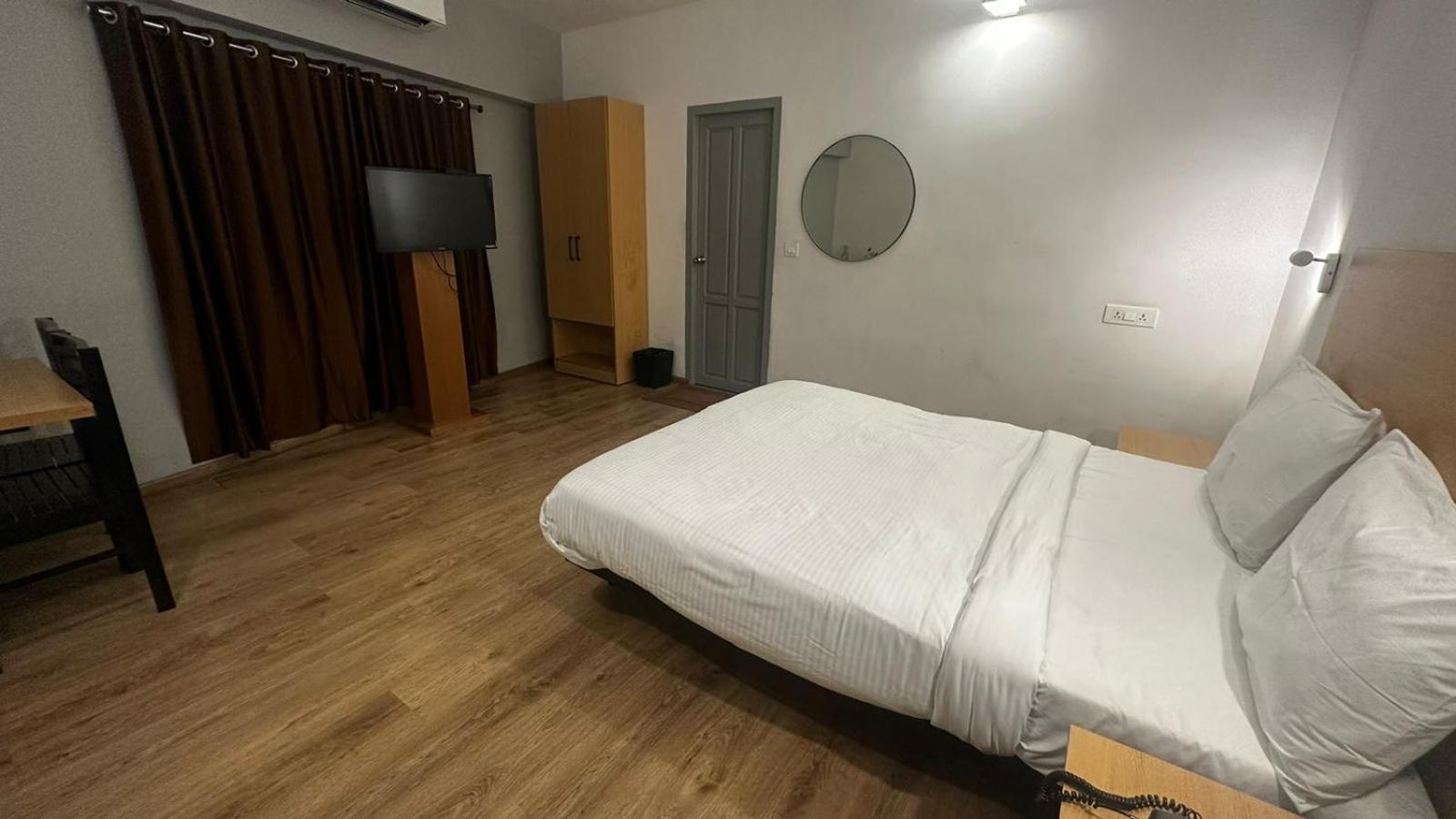 Hotel B R Regency Thiruvananthapuram Eksteriør bilde