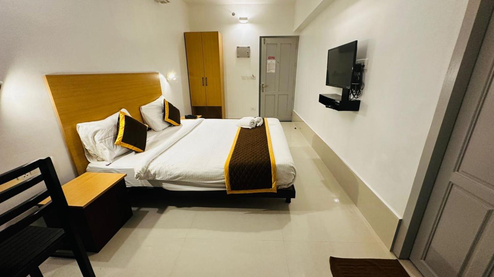 Hotel B R Regency Thiruvananthapuram Eksteriør bilde