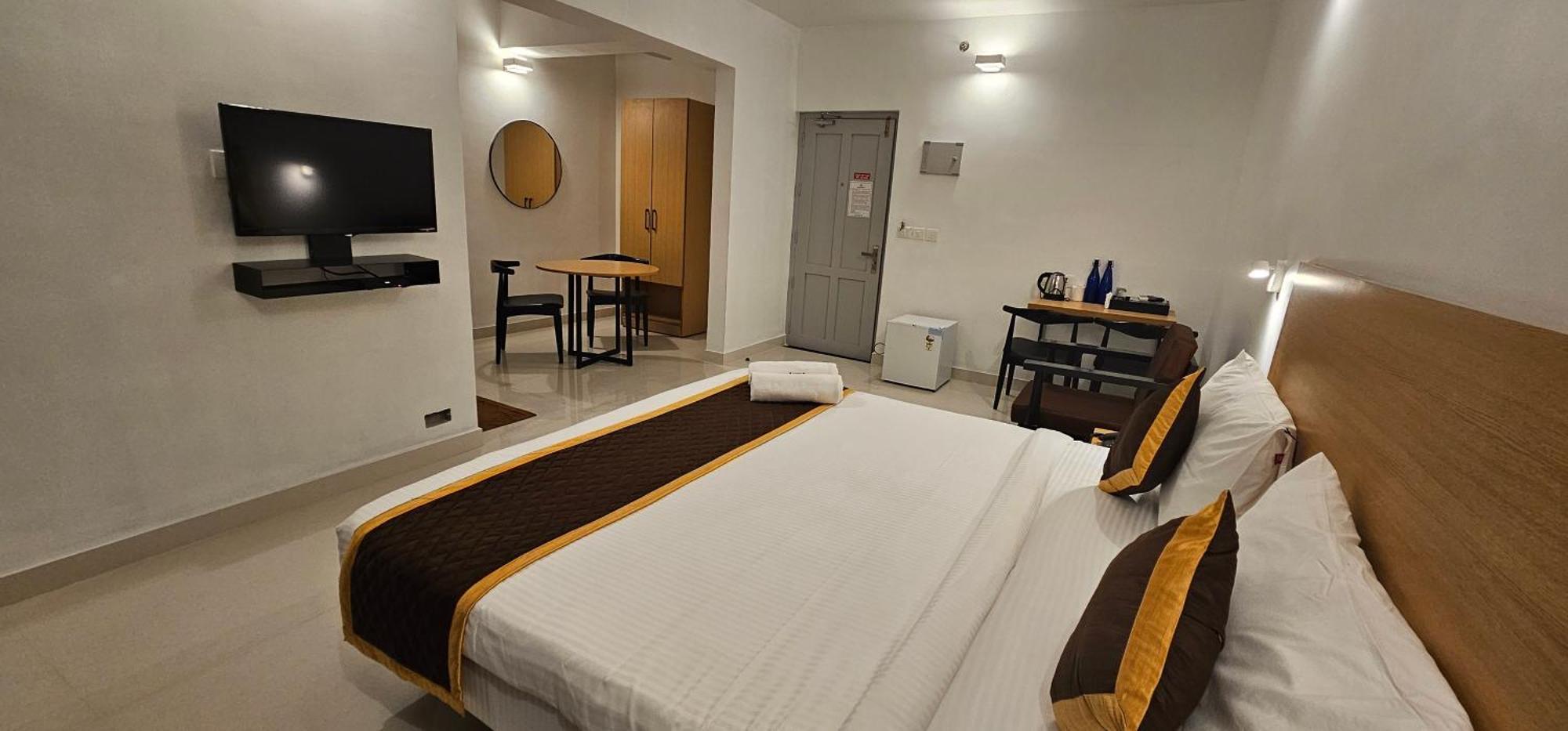 Hotel B R Regency Thiruvananthapuram Eksteriør bilde